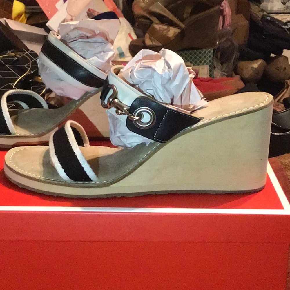 COACH CAMILLA BLK & WHT LEATHER/MATERIAL WEDGES - Picture 5 of 14